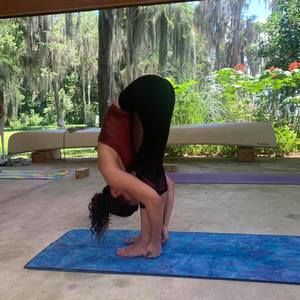 Meet your Posher, Amina